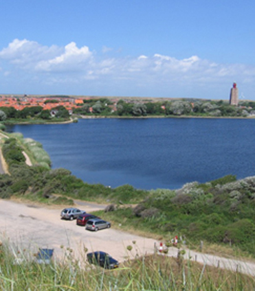 De kreek Westkapelle met vuurtoren